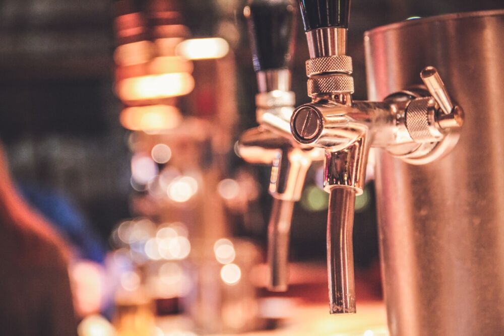 Comment choisir sa tireuse à bière : les meilleures pompes à bière de 2023